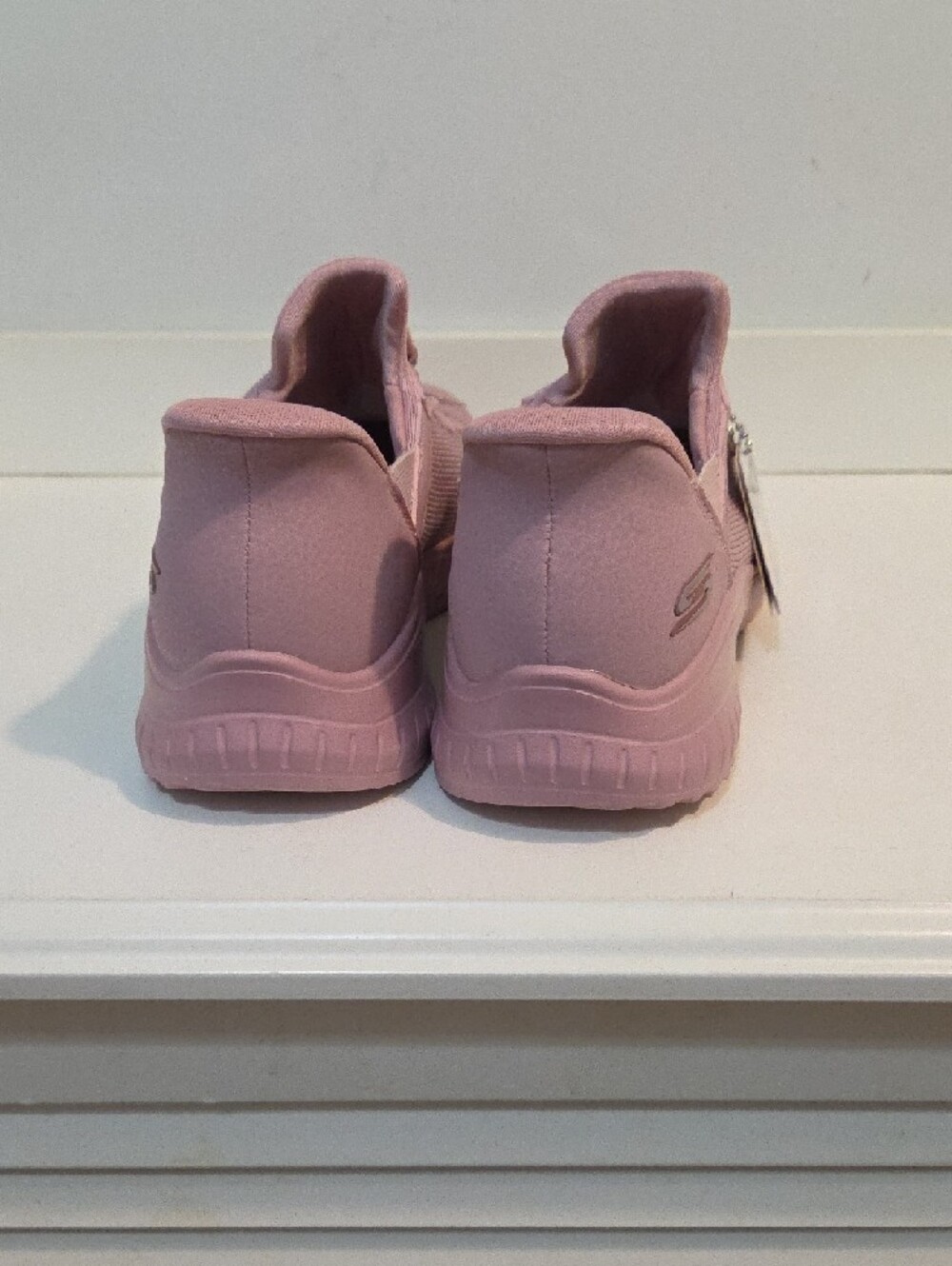 Skechers Light Pink Knit Slip-On Sneakers NWT Size 7 - Picture 3 of 5